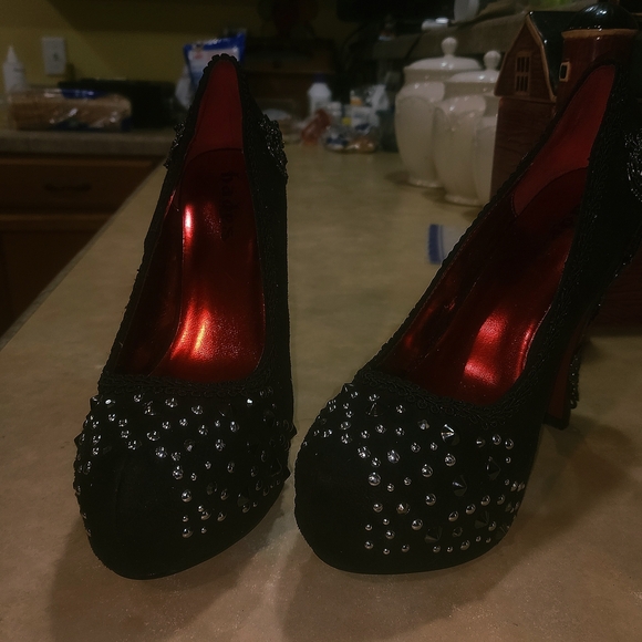 Elegant Black Embellished Women's Heels - Picture 2 of 6